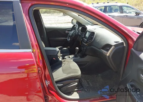 2016 Jeep Cherokee Latitude z USA, uszkodzony, nr VIN 1C4PJMCS2GW228072